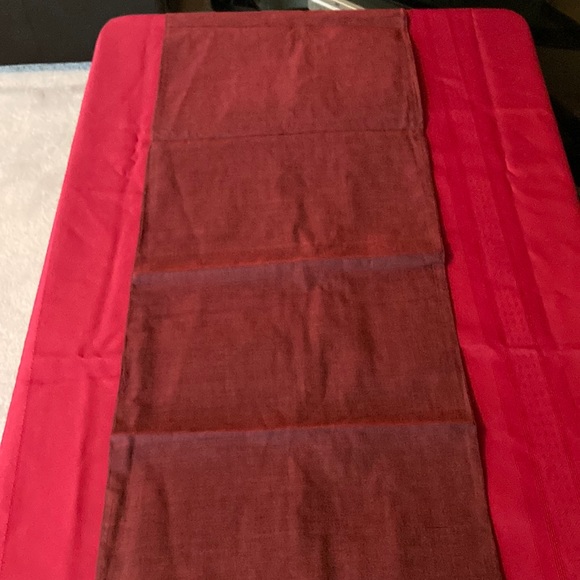 Tablewear By Marsha Blanke NWOT Table Runner Burgundy Color Made in India - Picture 2 of 7